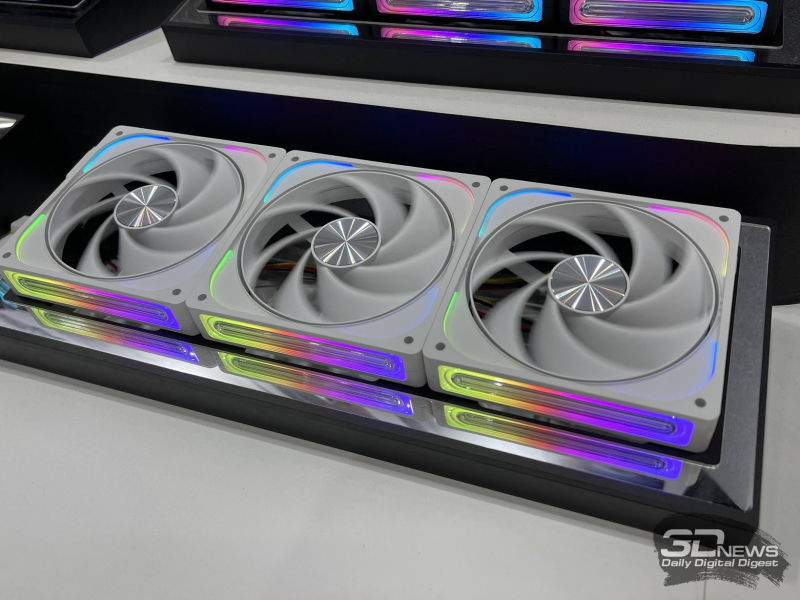 Репортаж со стенда Zalman на Computex 2026: «гоночные» кулеры, корпуса с экранами и блок питания на 3000 Вт